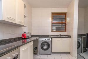 Sandton city 3 bedroom apartment with balcony