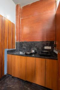 The global hotel by golden place Near Medanta Hospital Sector-38