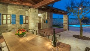 Beautiful Heritage Villa Croc with pool in Buje