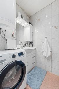 Big 1 Bedroom Apartment near Airport & City Center