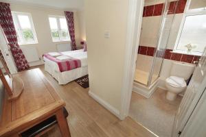 4 Bed in Port Eynon oc-hh9901