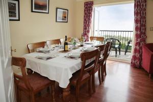 4 Bed in Port Eynon oc-hh9901