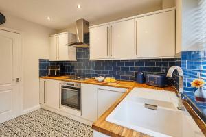 Host and Stay - River Hill House