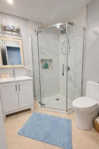 Central 2 bed 2 bath guesthouse