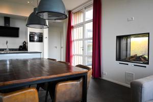 Marina Strandbad Chalet RiverLodge mit Zaun Haus Nr 94