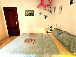 ROOMS IN SHARED APARTMENT w HOST