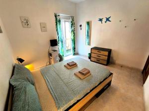 ROOMS IN SHARED APARTMENT w HOST