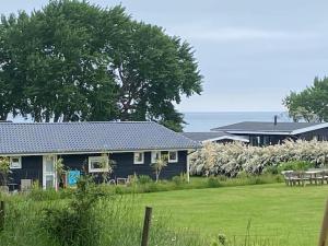 Vacation Home With Sea Views - 200m From Beach