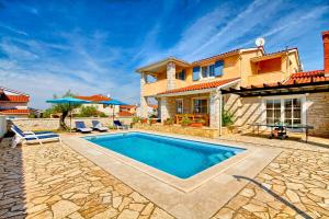 Charming stone villa Lavanda with private pool in Pula near the beach