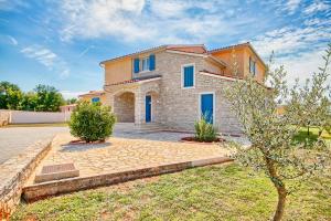 Charming stone villa Lavanda with private pool in Pula near the beach