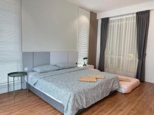 5 Rooms Semi D in Golden Hills - Lena Home