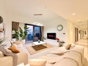 SKYLiNE - 4 BR - BURJ KHALiFA & FOUNTAiN ViEW