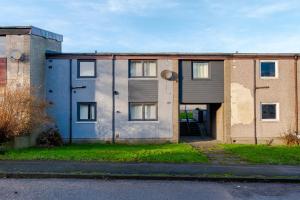 4 Bedroom House - Free Parking