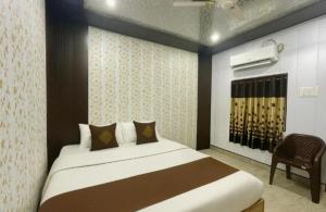 HOTEL SHIVAYY MAJESTIC - BHU Sundarpur Road 3km from KASHI VISHWANATH TEMPLE