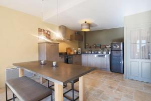 Apartement with pool for rent in Bonnieux LAdjudant