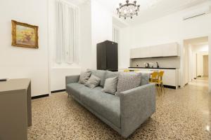 JOIVY Spacious 5-Bedroom Flat with Balcony in Central Genoa