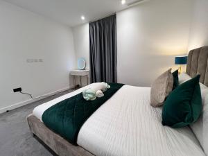 Luxury 2BR Apartment in Tower Hill with Air Condition