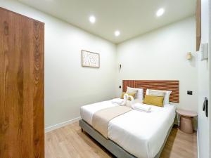 Urban Flat 199 - Beautiful 5 Bedrooms Parisian Flat