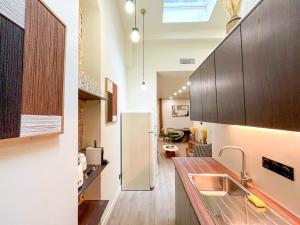 Urban Flat 199 - Beautiful 5 Bedrooms Parisian Flat