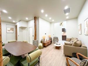 Urban Flat 199 - Beautiful 5 Bedrooms Parisian Flat