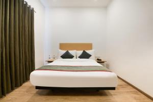 Super Townhouse The Awadh Airport