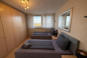 Zentrales Apartment für bis zu 5 Personen mit Balkon, Parkplatz, Waschmaschine & direkten Einkaufsmöglichkeiten