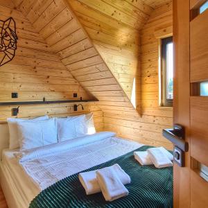 LK Osada Falsztyn domki z prywatną balią nieopodal jeziora Czorsztyńskiego i trasy Velo Czorsztyn