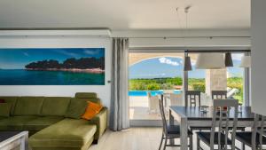 Beautiful Villa Marika with pool in Vizinada