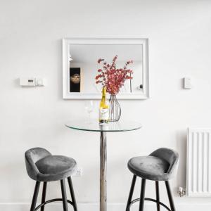 Central Birmingham Apartment - King Bed - Parking - Private Terrace 42M