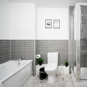 Central Birmingham Apartment - King Bed - Parking - Private Terrace 42M