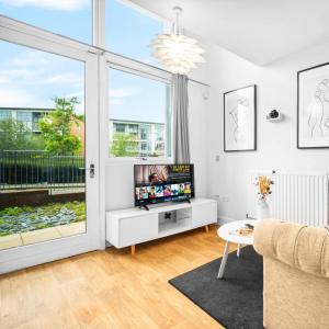 Central Birmingham Apartment - King Bed - Parking - Private Terrace 42M
