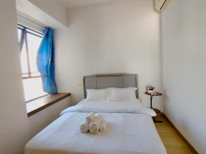 Danga Bay Beach-Side Family Getaway