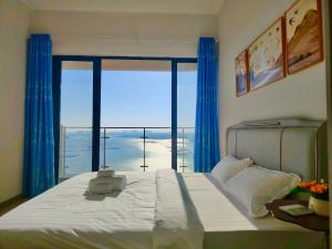 Danga Bay Beach-Side Family Getaway