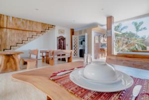 Big Room with Private Balcony 8 mins to Pererenan beach