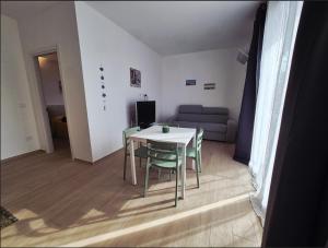 The Sun 365 - Sea View Apartment