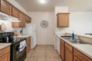 AA2- King size-bed - Free parking and Coffee - Washer and Dryer