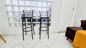 Copacabana: Conforto, Uma Quadra da Praia para 4