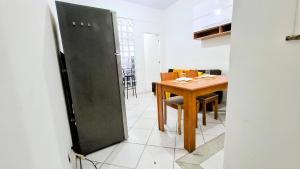 Copacabana: Conforto, Uma Quadra da Praia para 4