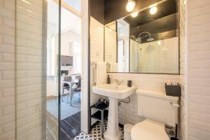 Elegant Apartment w Balcony in Bairro Alto