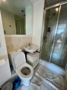 Elegant Ensuite bedroom at Prime location Stratford, London