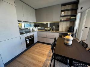 Cool Coast - Moderno departments con estacionamiento