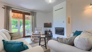 Family Casa Ida with pool and grill in Groznjan