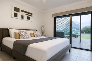 Waterfront Coomera Escape