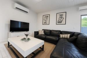 Waterfront Coomera Escape