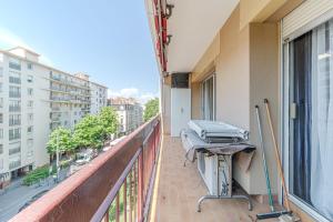 Spacious 3-bedroom apartment with balcony Gratte Ciel Villeurbanne