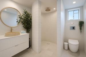 Modern 2BR Sunset Apartment BBQ