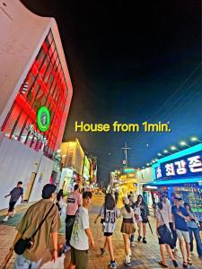 Hongdae 5 minutes, park view, 8-person family, free parking, luggage storage, early check-in, late check-out, infant welcome, dryer and bidet