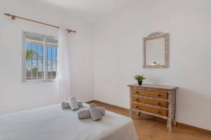 Apartamento cerca del pueblo con piscina compartida parking y jardin privado