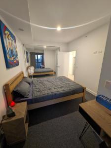 Brand new apartment with free parking and swimming pool access