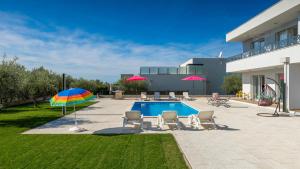 Modern villa Casa Storija with pool in Novigrad